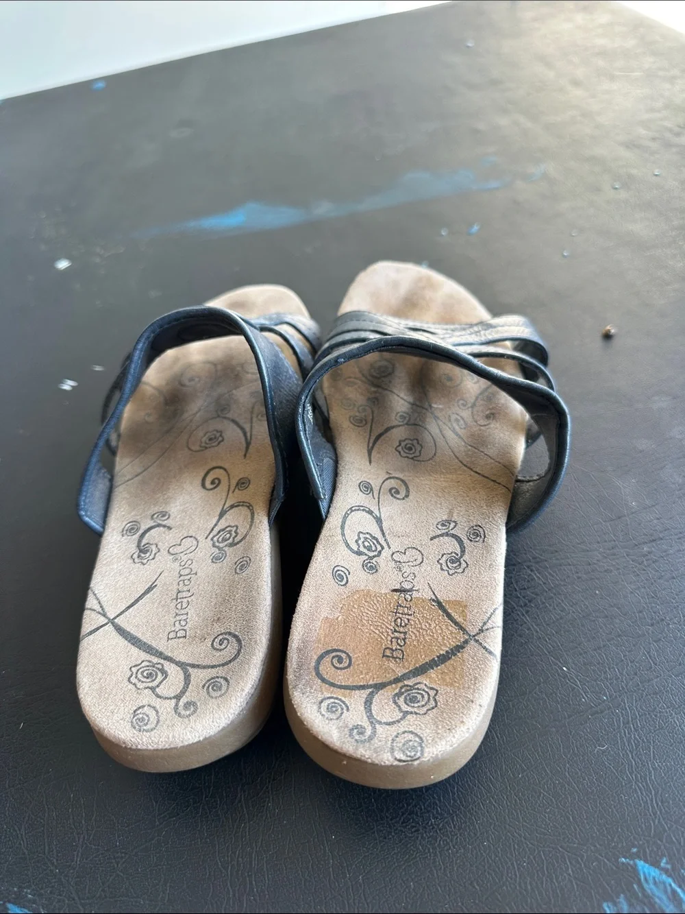 Baretraps Findie women’s navy and tan sandals size 7W